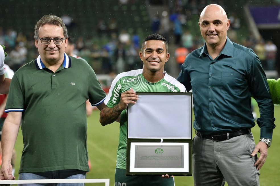 Em fevereiro, Dudu fez seu jogo de número 300 com a camisa do Palmeiras — Foto: Marcos Ribolli