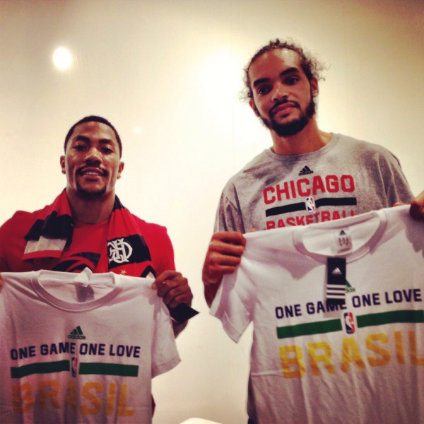 Astros dos Bulls posam com camisa do Fla e de partida contra os Wizards