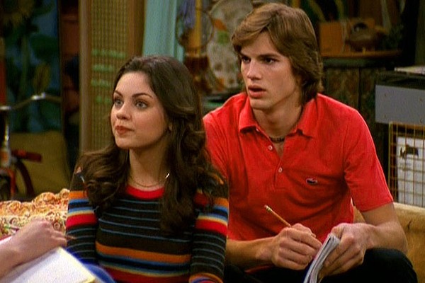 Ashton Kutcher e Mila Kunis em That 70s Show (Foto: Reprodução)