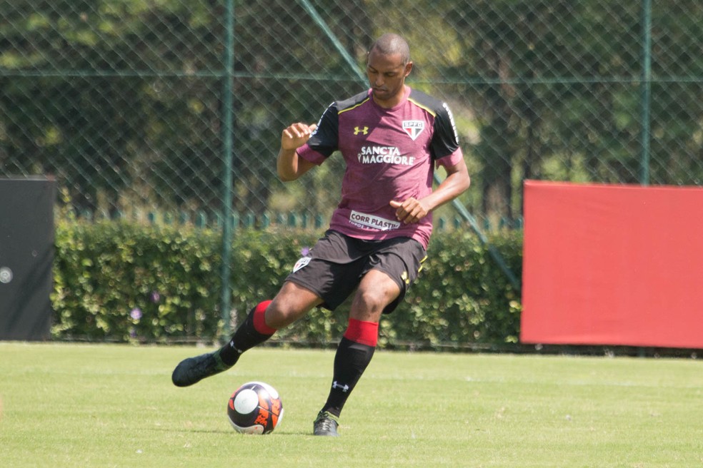 Douglas fez apenas sete partidas em um ano defendendo o São Paulo (Foto: Igor Amorim/saopaulofc.net)