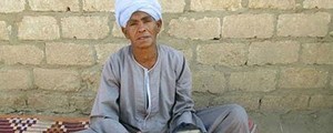 Mulher finge ser homem por 40 anos para trabalhar e ganha prêmio (Al Arabiya/BBC)