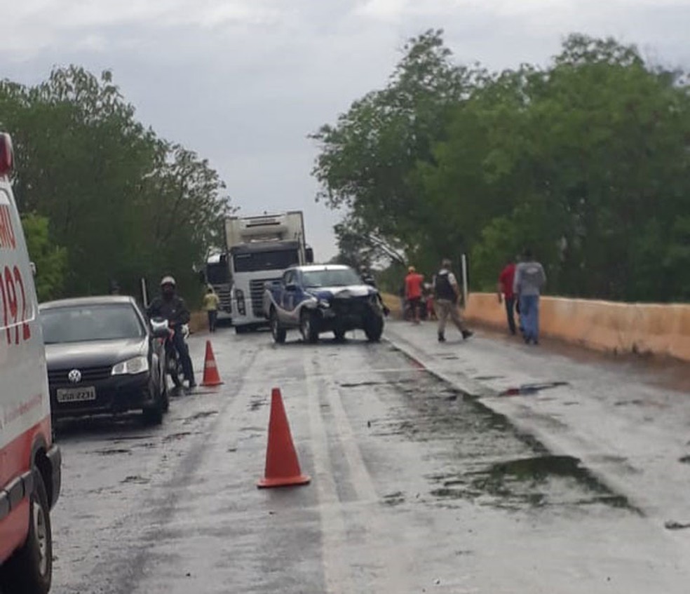 Motorista morre e policiais ficam feridos após carro colisão entre carro e viatura na BA — Foto: Divulgação/Polícia Civil