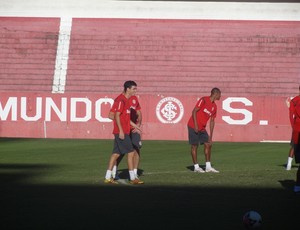 Oscar Inter treino (Foto: Tomás Hammes / GLOBOESPORTE.COM)