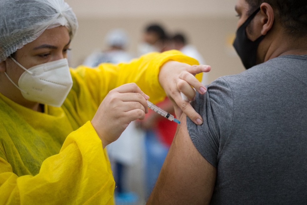 Vacinação contra Covid-19 em Fortaleza no dia 24/08/21 — Foto: Thiago Gadelha/SVM