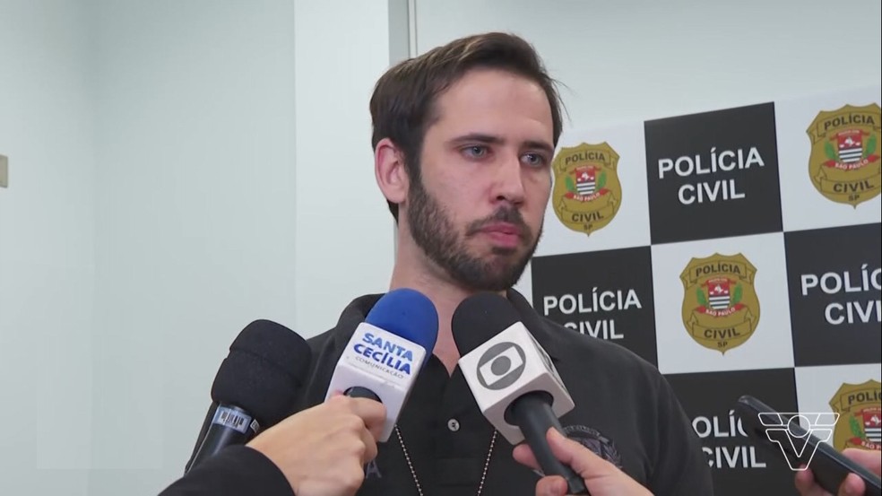 Delegado da (3º DEIC), Thiago Nemi Bonametti, concedeu entrevista coletiva na quarta-feira (24) — Foto: Reprodução/TV Ttribuna