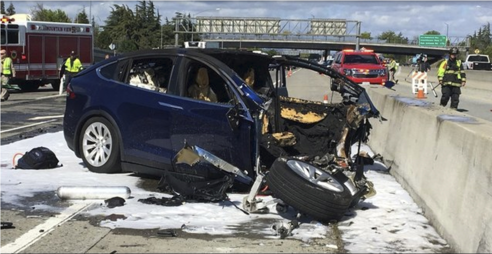 Motorista morreu em acidente com Model X da Tesla na CalifÃ³rnia (Foto: KTVU/AP)