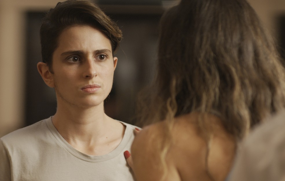 “Você não precisa viver assim, como se não tivesse família, dinheiro, posição. Não precisa. ”  (Foto: TV Globo)