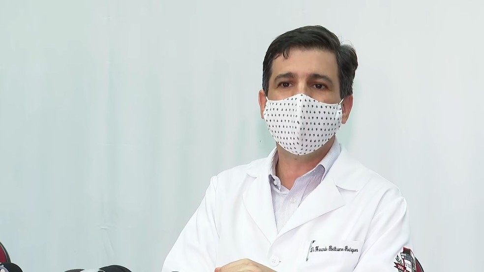Infectologista da USP de Ribeirão Preto (SP) quer saber o que tornou possível reinfecção de paciente recuperada da Covid-19 — Foto: Luciano Tolentino/EPTV