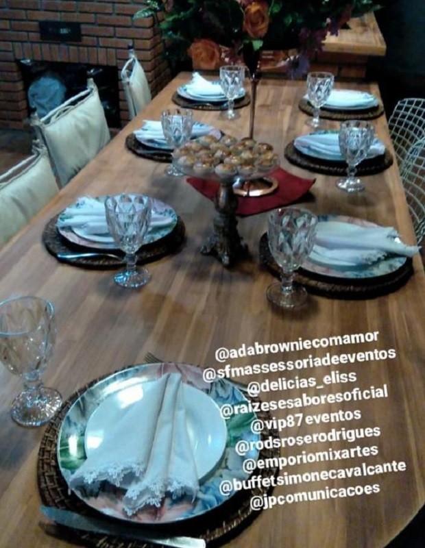Detalhes da decoração de jantar oferecido pela família de Fiuk a Gil (Foto: Reprodução/Instagram)