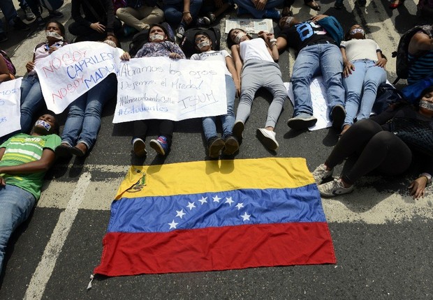 Protesto contra mortes na Venezuela (Foto: Leo Ramirez/AFP/Getty Images)