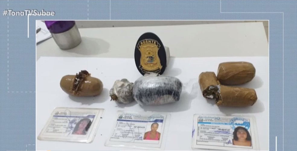 Drogas que três mulheres tentavam transportar para Conjunto Penal de Feira de Santana — Foto: Reprodução/TV Subaé