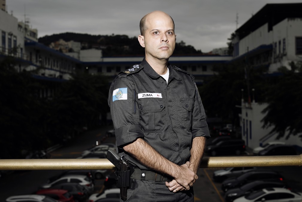 Major Leonardo Zuma está no comando da UPP Nova Brasília desde dezembro de 2014 (Foto: Marcos Serra Lima/G1)