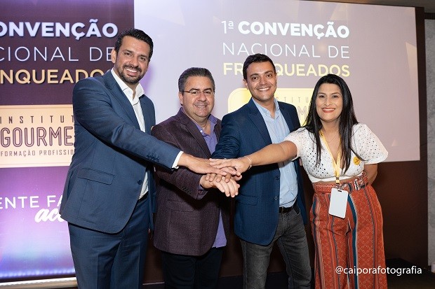 Glaucio Athayde, José Carlos Semenzato, Lucilaine Lima e Robson Fejoli, durante a convenção do Instituto Gourmet onde foi anunciada a parceria (Foto: Caipora Fotografia)