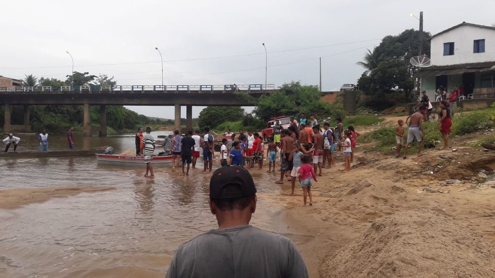 Corpo de homem foi encontrado na manhã deste domingo 92), no rio Jucuruçu — Foto: Divulgação/Cocobongo