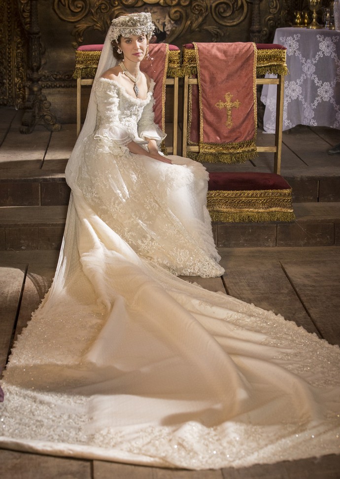 Vestido de Branca é feito de rendas francesas bordadas com pérolas (Foto: Felipe Monteiro/Gshow)
