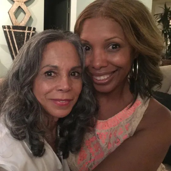 Lisa e a mãe biológica Lynne demoraram mais de 50 anos para se reencontrar (Foto: Arquivo pessoal)