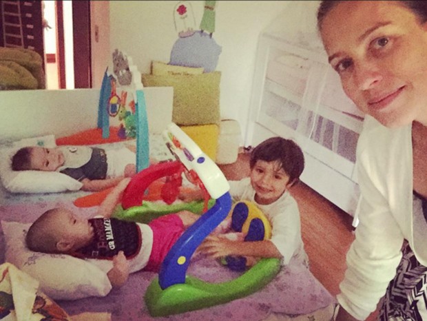 Luana Piovani ao lado dos filhos (Foto: Reprodução Instagram)