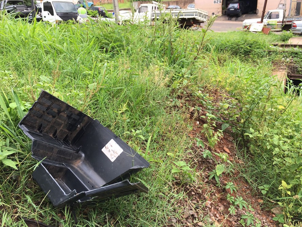 Ferrovia est&aacute; abandonada em Presidente Prudente (Foto: Wellington Roberto/G1)