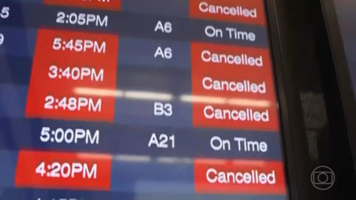 Aeroportos dos EUA registram mais de 1,5 mil voos cancelados durante feriado da Independência  