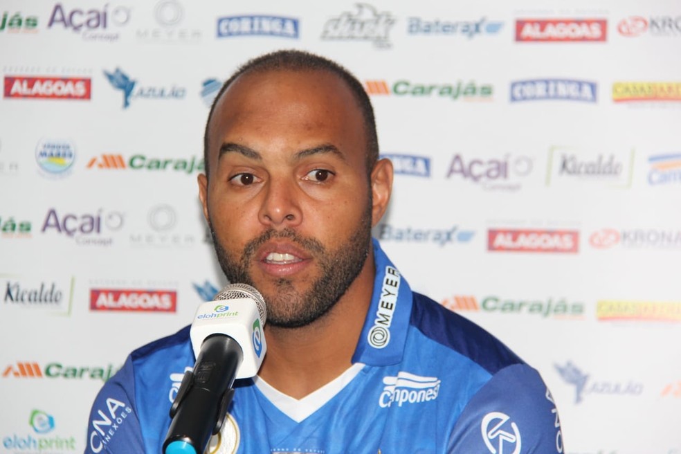 Alecsandro deve comandar o ataque do CSA na Arena Fonte Nova — Foto: Denison Roma/GloboEsporte.com