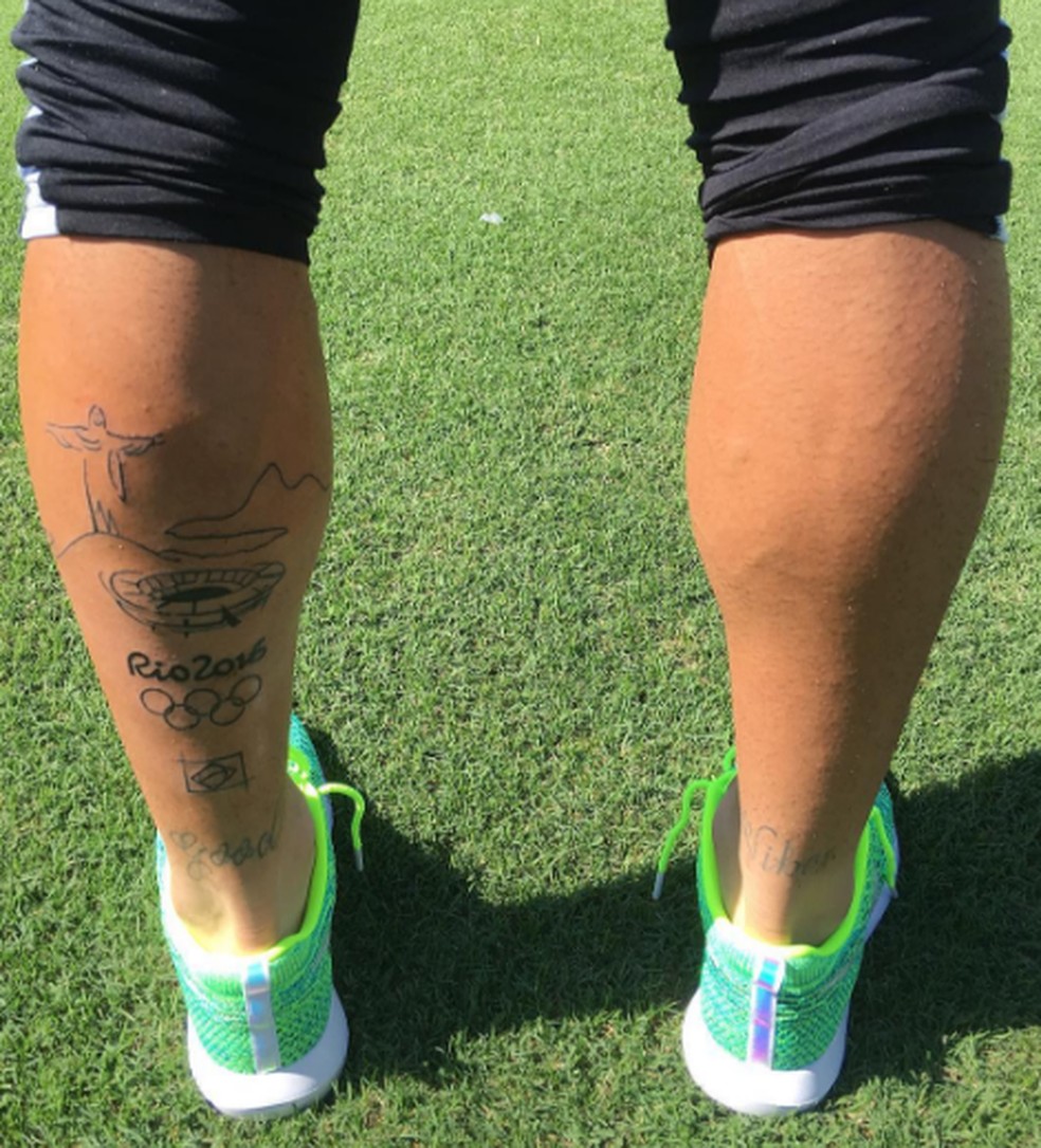 Gabigol tem o Maracanã, o Cristo Redendor e os anéis olímpicos tatuados na perna em homenagem ao Ouro nas Olimpíadas do Rio — Foto: Reprodução