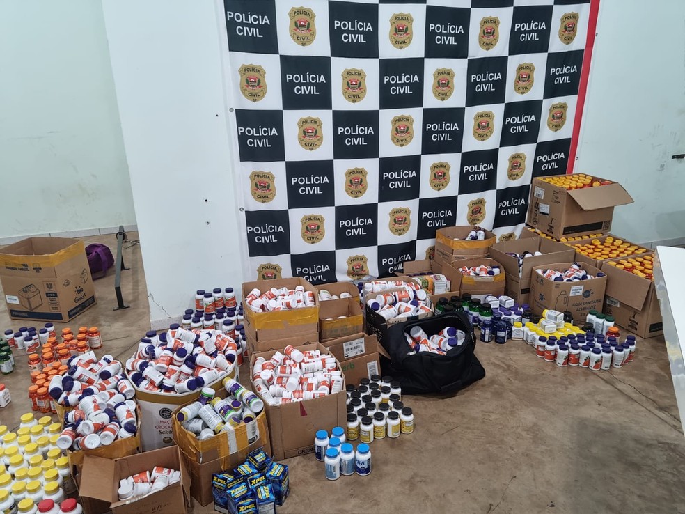Mais de 2,5 mil unidades de medicamentos proibidos apreendidos em Jaú (SP) — Foto: Polícia Civil/Divulgação