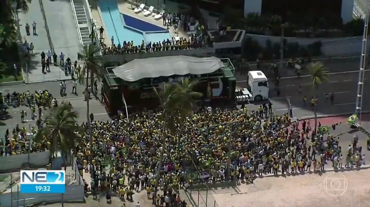 Imagem de ato esvaziado durante discurso de Bolsonaro em Recife viralizou nas redes sociais Foto: Reprodução