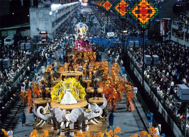 Desfile da Unidos de Vila Isabel em 1988 (Foto: Agência O Globo)