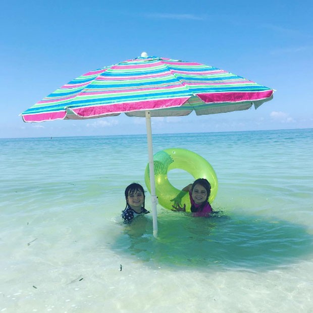 Nina e Maitê aproveitando o mar e o sol (Foto: Reprodução/ Instagram)