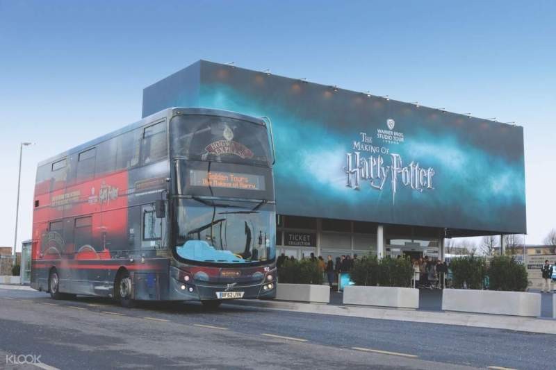 Ônibus de passeio pelos estúdios de Harry Potter na Warner Bros. (Foto: Divulgação)