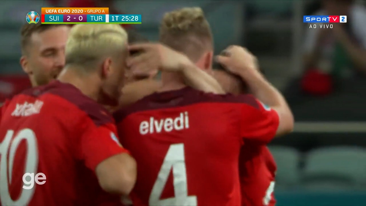 Shaqiri acerta um lindo chute de fora da área para a Suíça contra a Turquia