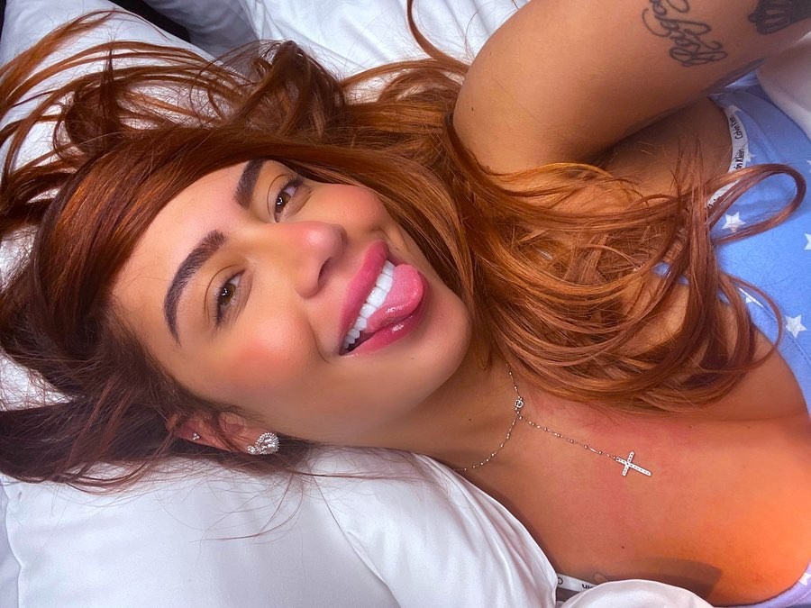 Rafaella Santos mostra a língua com o cabelo novo (Foto: Reprodução/Instagram)