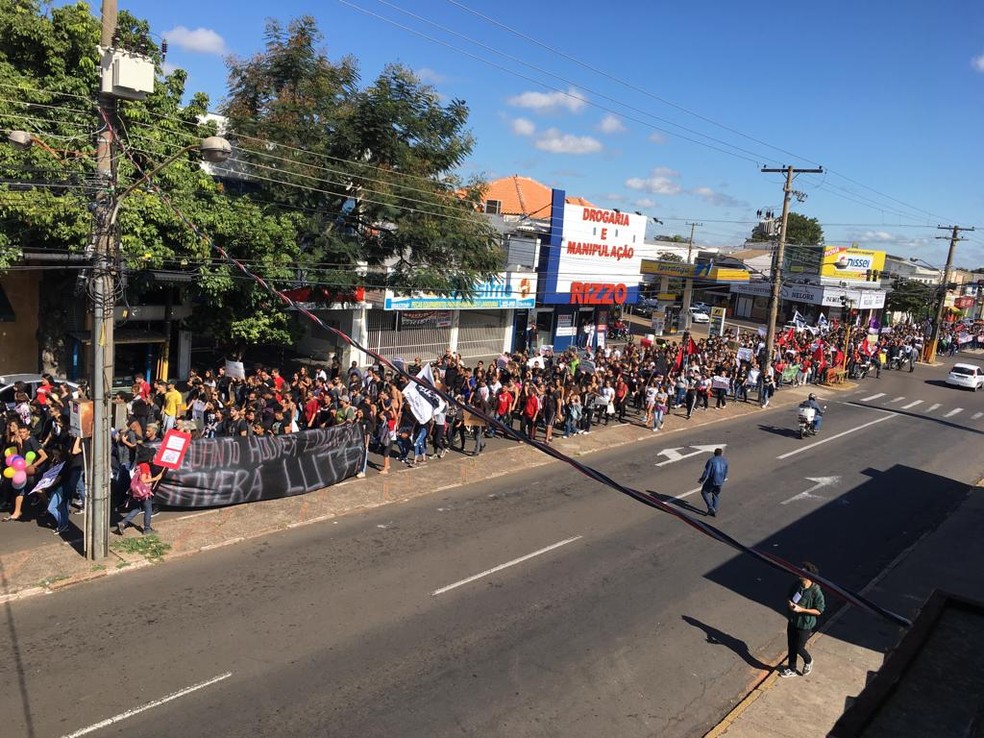 Ato contra os bloqueios na educação e a reforma da Previdência e realizado em Presidente Prudente — Foto: João Alberto Pedrini/G1