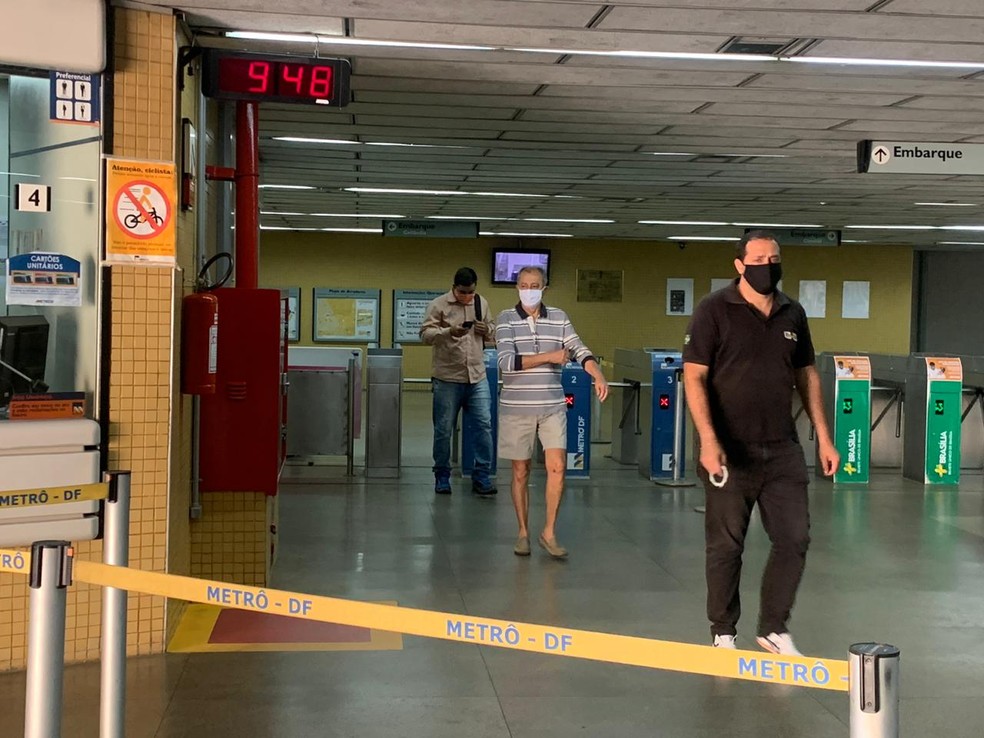 Coronavírus: veja como foi primeiro dia de uso obrigatório de máscaras no DF  — Foto: Brenda Ortiz/G1