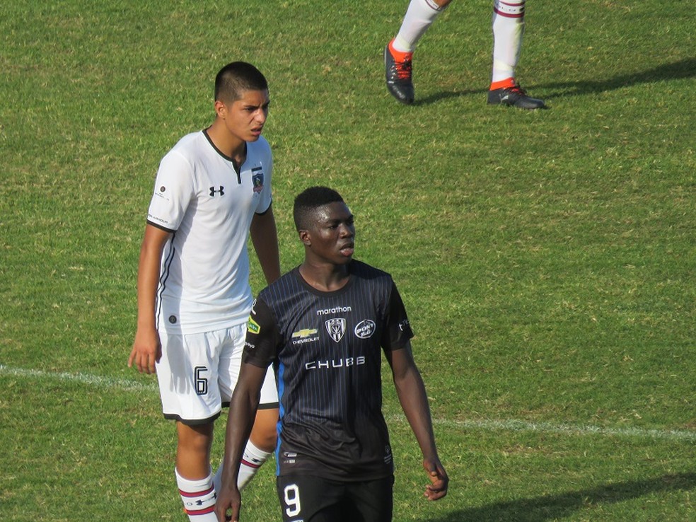 Stiven Plaza em ação contra o Colo-Colo (Foto: Felipe Schmidt)