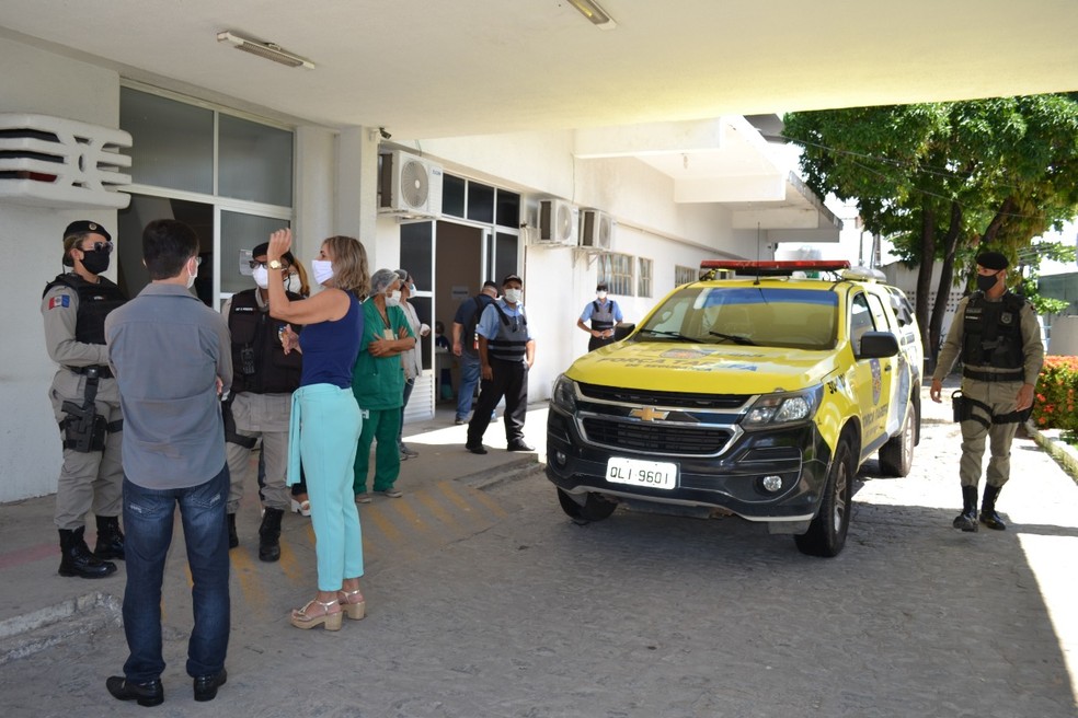 Polícia Militar precisou ser acionada para ajudar a conter mulher que surtou no Hospital Hélvio Auto, em Maceió — Foto: Ascom/Hélvio Auto