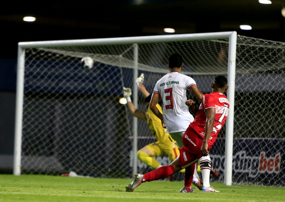 Emerson fez os gols da vitória do CRB sobre o River-PI — Foto: Ailton Cruz/Gazeta de Alagoas