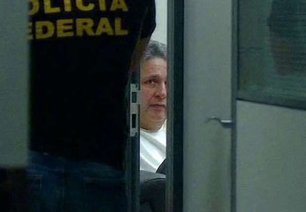 O ex-governador do Rio Anthony Garotinho é visto na sede da Polícia Federal, após ser preso (Foto: Reprodução/TV Globo)