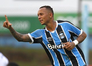 Instinto predador: Everton inicia 2016 com metade dos gols do ano passado