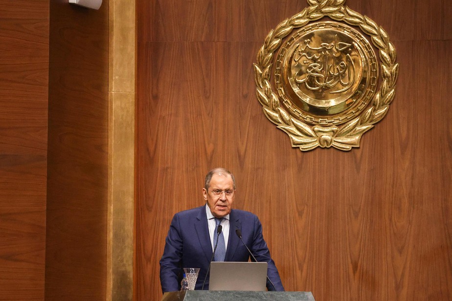 Chanceler russo, Sergei Lavrov, durante discurso na sede da Liga Árabe, no Cairo