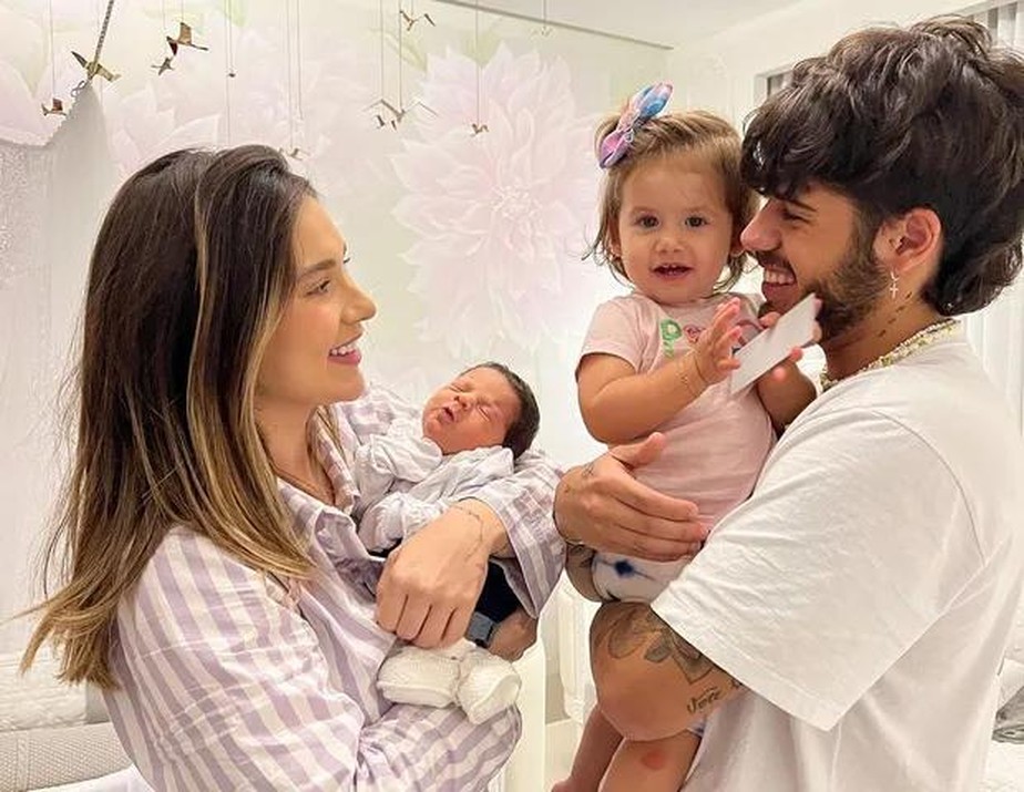 Virginia Fonseca e Zé Felipe com as filhas, Maria Flor e Maria Alice (Foto: Reprodução/Instagram)