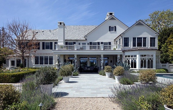 A mansão colocada à venda pelo cineasta J.J. Abrams por US$ 22 milhões (Foto: Divulgação)