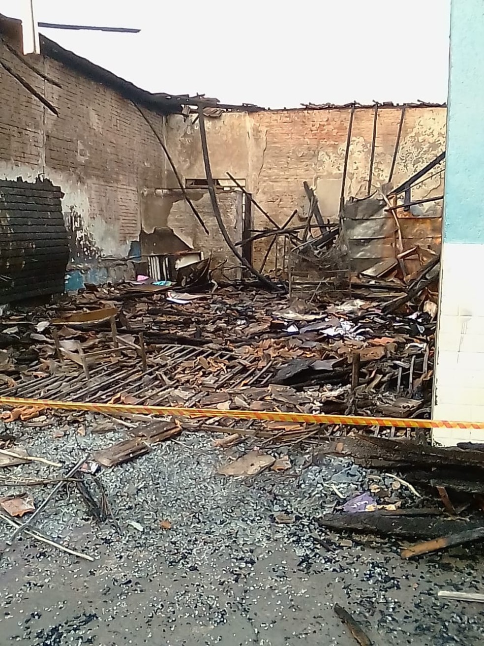 Incêndio em loja de eletrônicos em Alfredo Marcondes — Foto: Gustavo Vinharski/Cedida