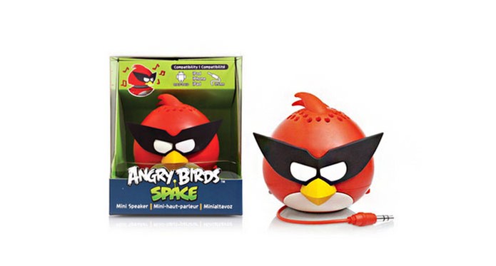 Caixa de som com visual divertido é plugada com cabo de fone de ouvido P2 (Foto: Divulgação/Angry Birds)