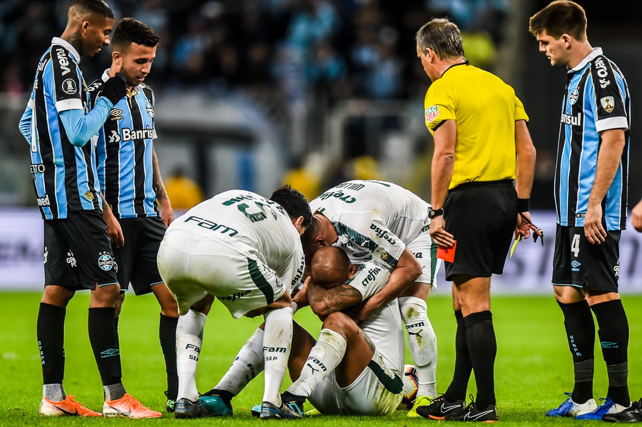 [ENQUETE] Na sua opinião a expulsão do Felipe Melo foi justa ou injusta?