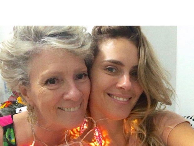 Carolina Dieckmann e mãe (Foto: Instagram/Reprodução)