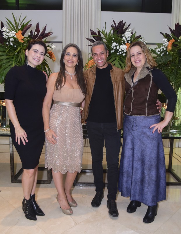 Michelle Loreto, Carla Vilhena, Fabrício Battaglini e Mariana Kotscho (Foto: Leo Franco/AgNews)