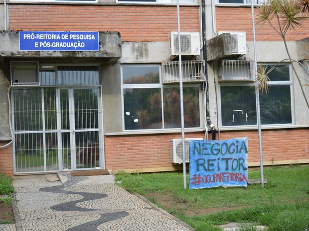 Grupo pede negociação com reitoria (Foto: Estudantes em Luta por Direito à Permanência/ Facebook)