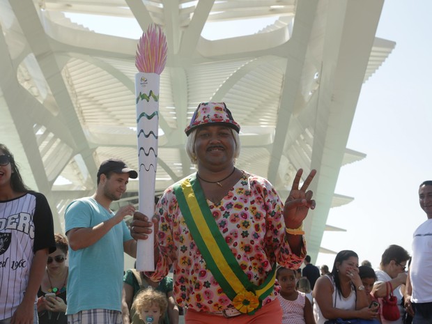 O cearense Valdir Dantas, de 41 anos, trabalha como palhaço no Boulevard Olímpico e fatura até R$2 mil por dia (Foto: Marcello Cavalcanti/G1)