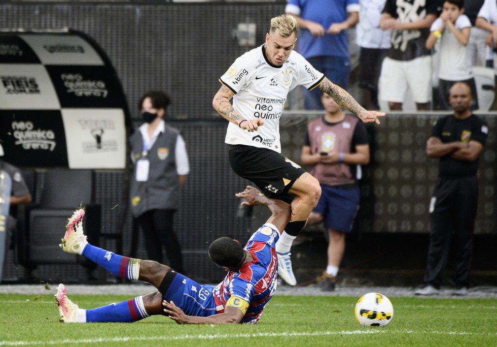 Róger Guedes comenta rodízio de Vítor Pereira no Corinthians